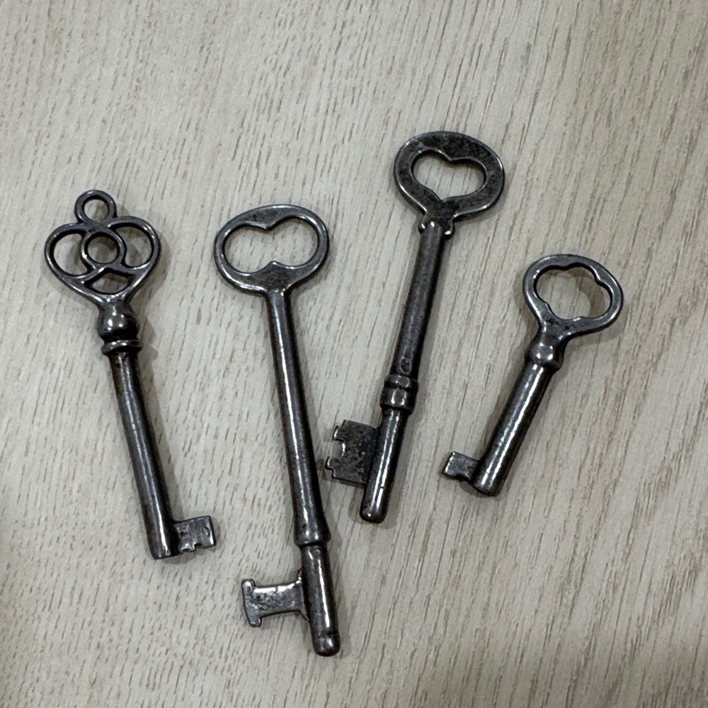 Vintage Style Silver Skeleton Keys